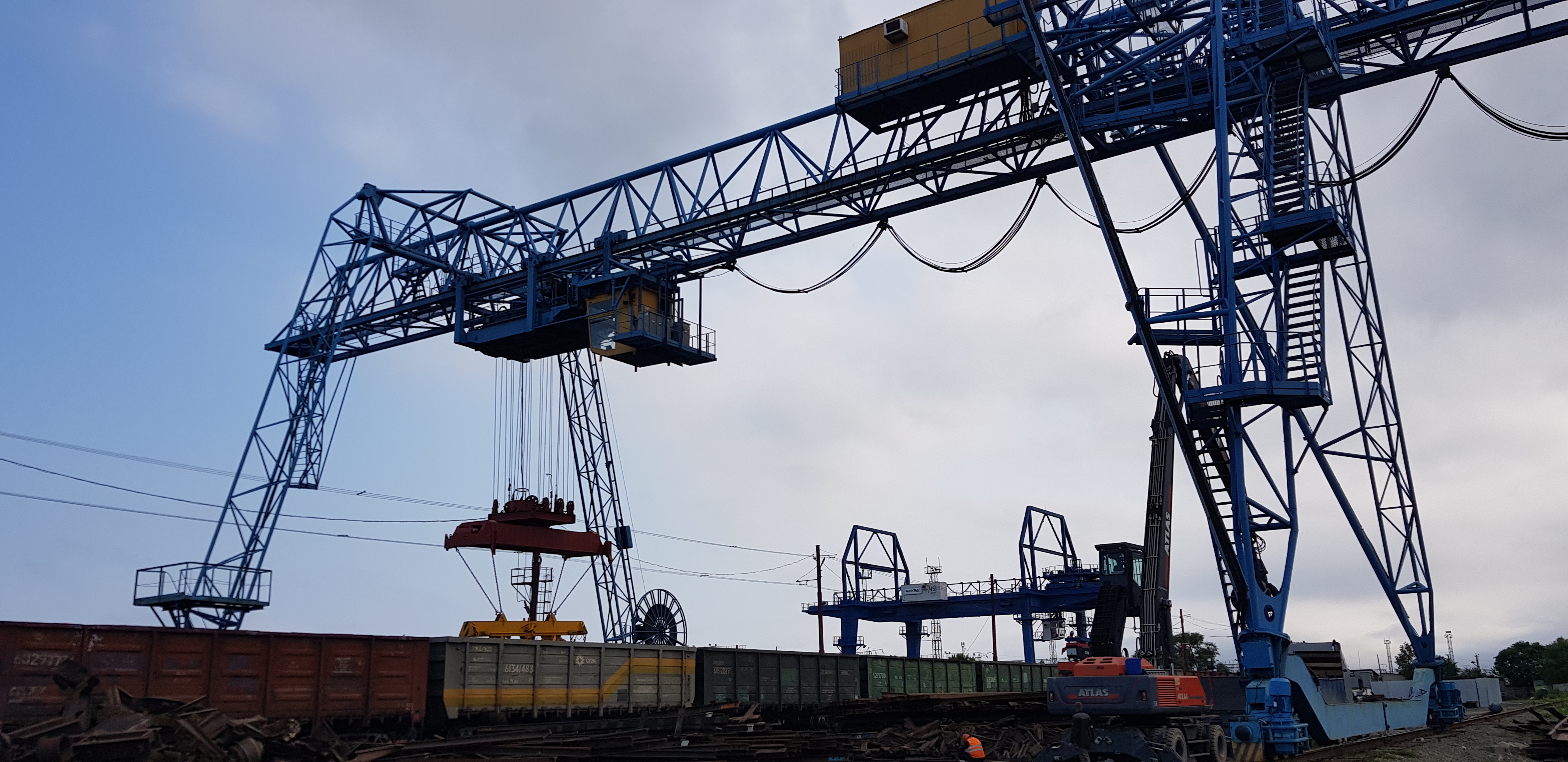 Пример применения преобразователя частоты INNOVERT серии ITD для козлового контейнерного крана