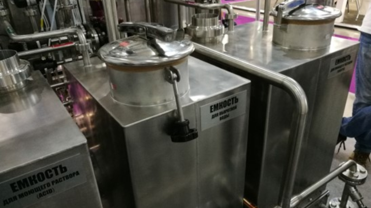 Контроль уровня растворов в установке для мойки и заполнения КЕГ с помощью INNOLEVEL серии VIBRO A